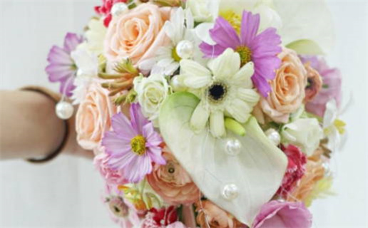 五行金命的人缺什么(金命的人戴什么最旺)