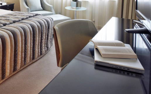 今日农历二〇三〇年九月廿四黄历乔迁不适合吗,乔迁吉日