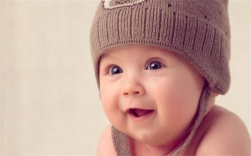 《王姓男宝宝名字详解：五个精致典雅名字的智慧与五行分析》