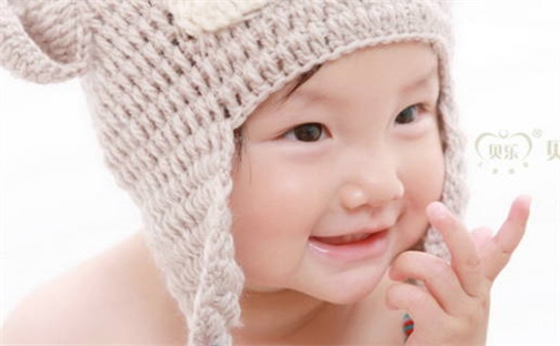 何姓男孩子取名