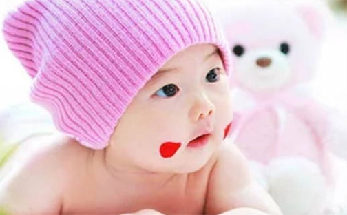 何姓男宝宝取名大全：2026年05月18日出生的宝宝名字推荐